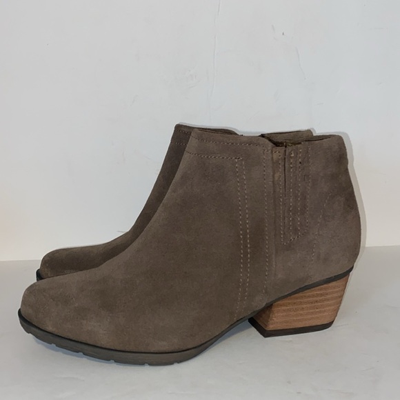 Blondo Waterproof Suede Leather Bootie Grayish/Tan - Picture 2 of 10